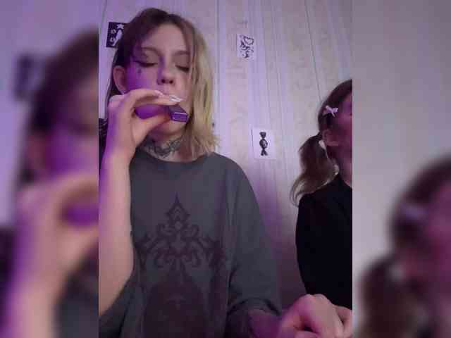 Molly-and-Ewa webcam