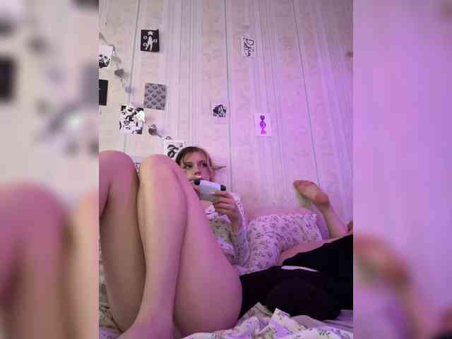 Molly-and-Ewa webcam