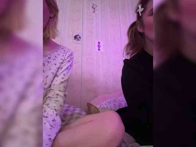 spy cam Molly-and-Ewa