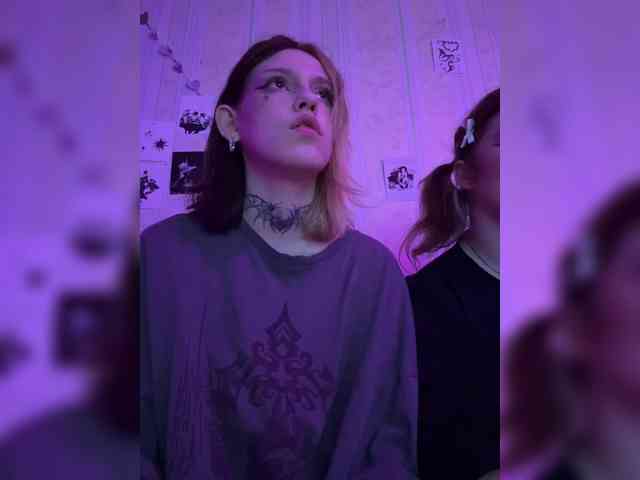 Molly-and-Ewa webcam