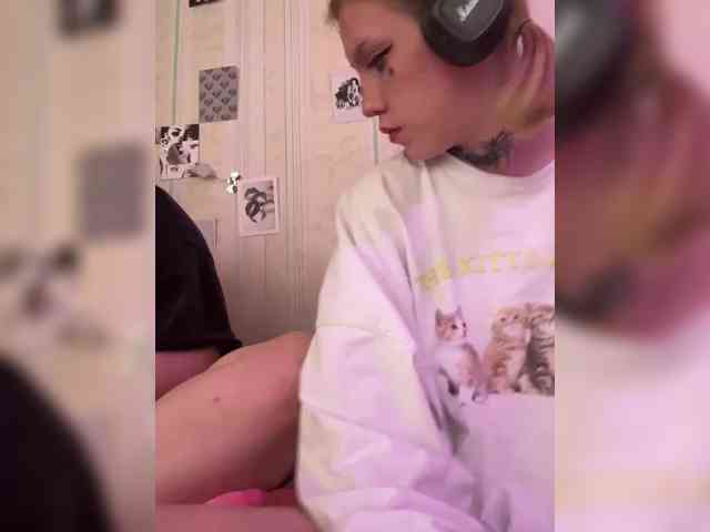 Molly-and-Ewa webcam