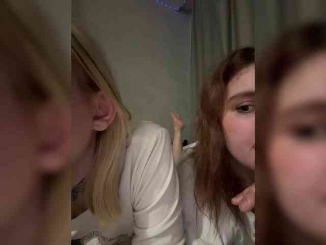 Molly-and-Ewa webcam