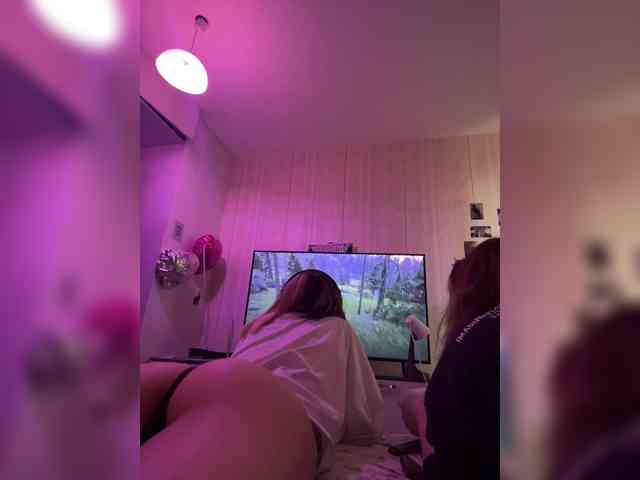 Molly-and-Ewa webcam