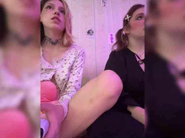 live chatting Molly-and-Ewa