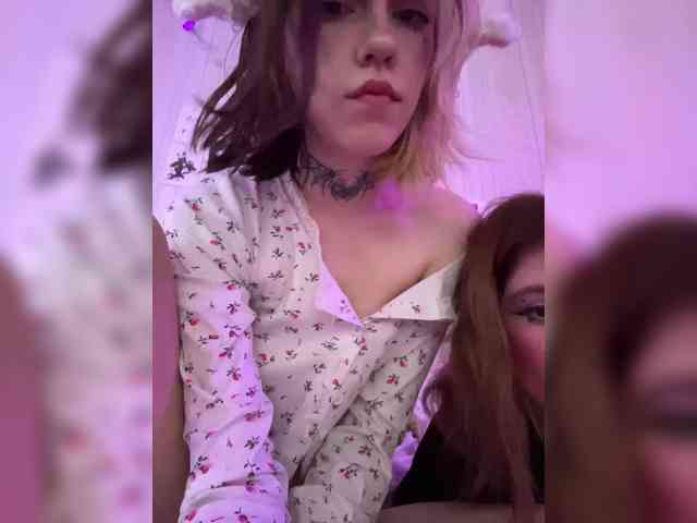 Molly-and-Ewa webcam