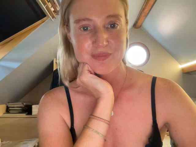 Liliblue1 webcam