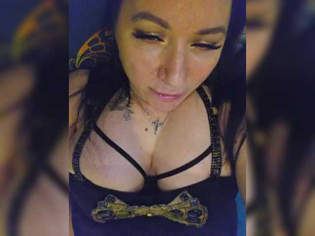 Nikoletta25's BongaCams show and profile