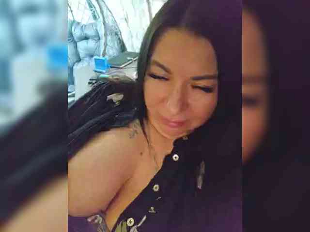 Nikoletta25 Live Webcam on BongaCams