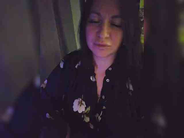 Nikoletta25 Live Webcam on BongaCams