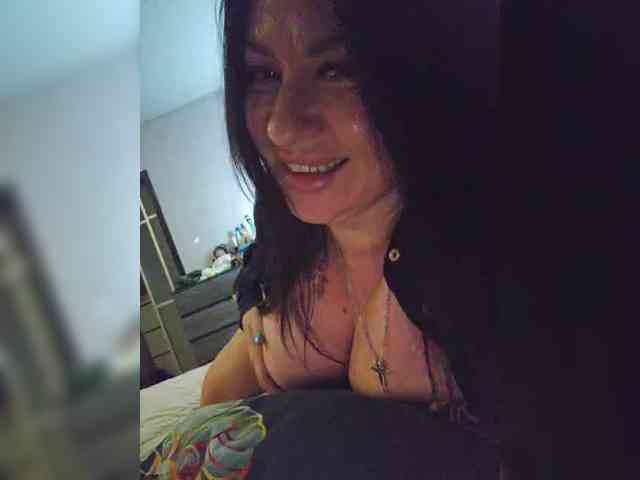 Nikoletta25 Live Webcam on BongaCams