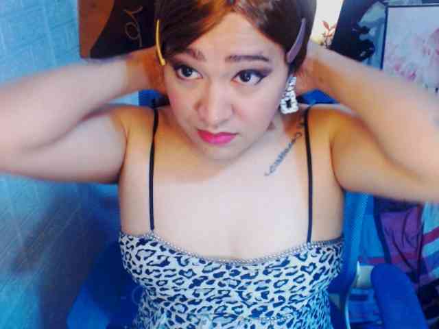 BellaHotCum Live Webcam on BongaCams