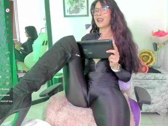 natashaanurak natashaanurak