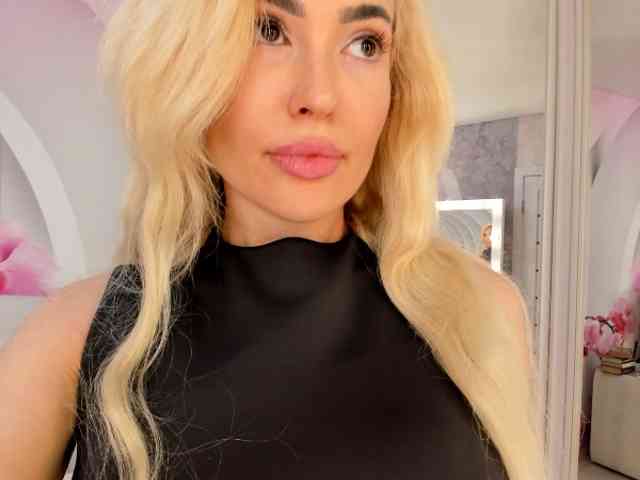 HottieSweetBritney webcam