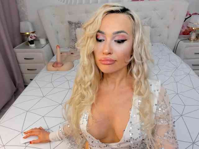 HottieBritney webcam