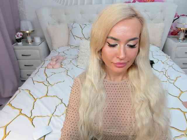 HottieSweetBritney webcam