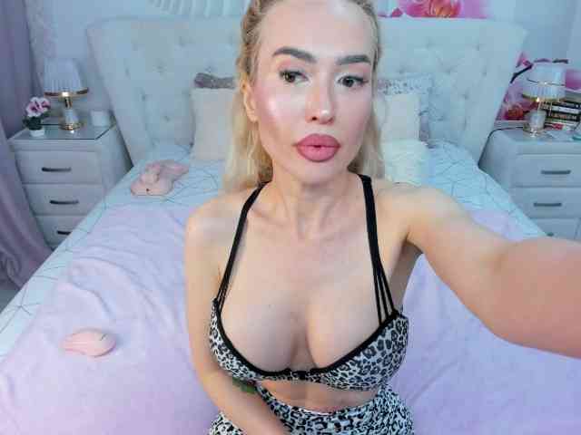 HottieSweetBritney webcam