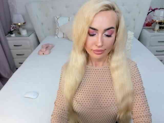 HottieSweetBritney webcam