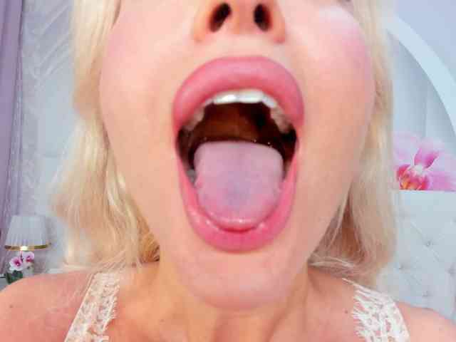 HottieSweetBritney webcam