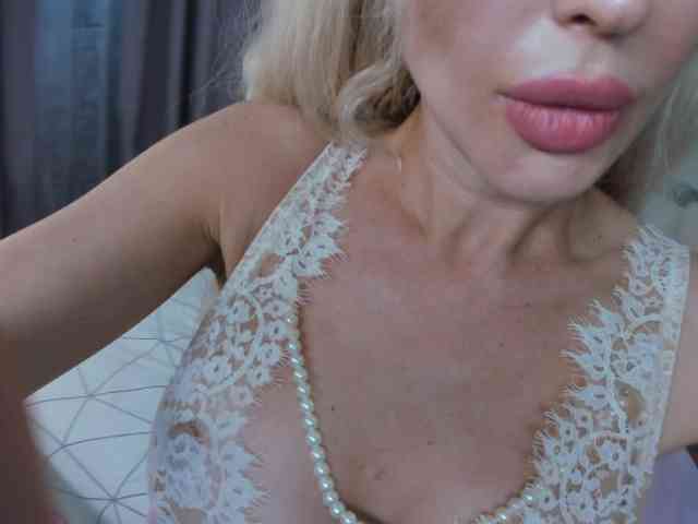 HottieSweetBritney webcam
