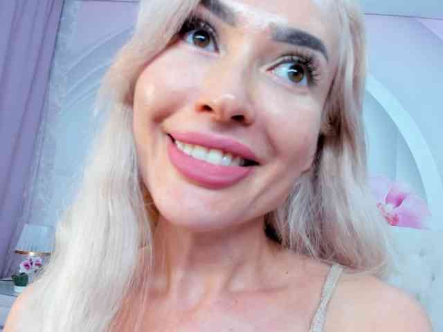 HottieSweetBritney webcam