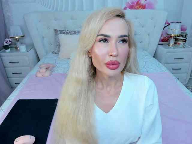HottieSweetBritney webcam