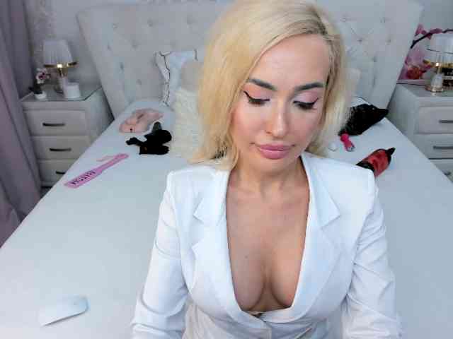 HottieSweetBritney webcam