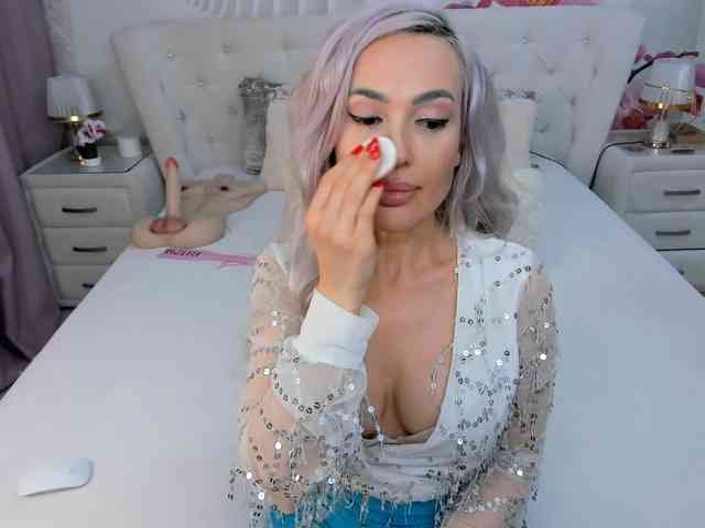 HottieSweetBritney webcam