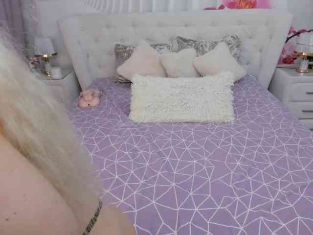 HottieSweetBritney webcam