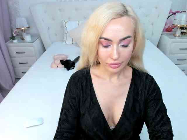 HottieSweetBritney webcam