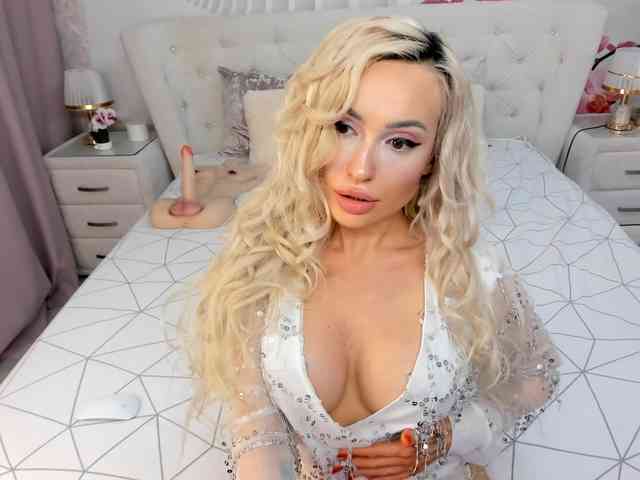 HottieBritney webcam