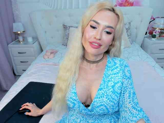 HottieSweetBritney webcam