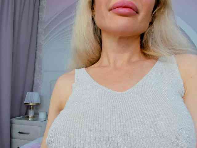 HottieSweetBritney webcam