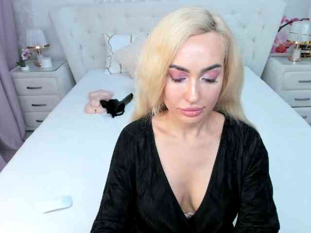 HottieSweetBritney webcam