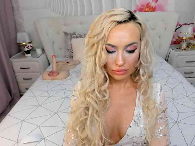 HottieBritney webcam