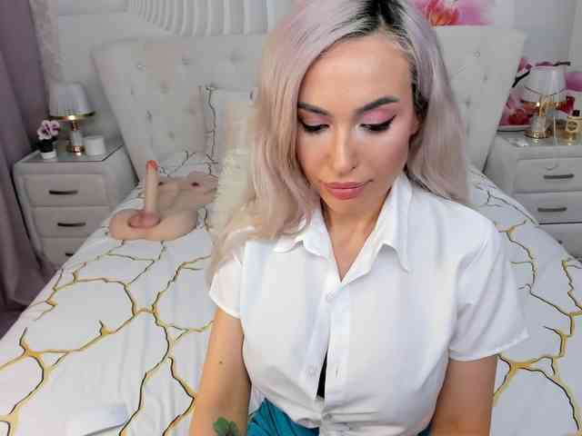 HottieBritney webcam