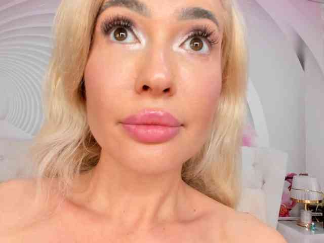 HottieSweetBritney webcam