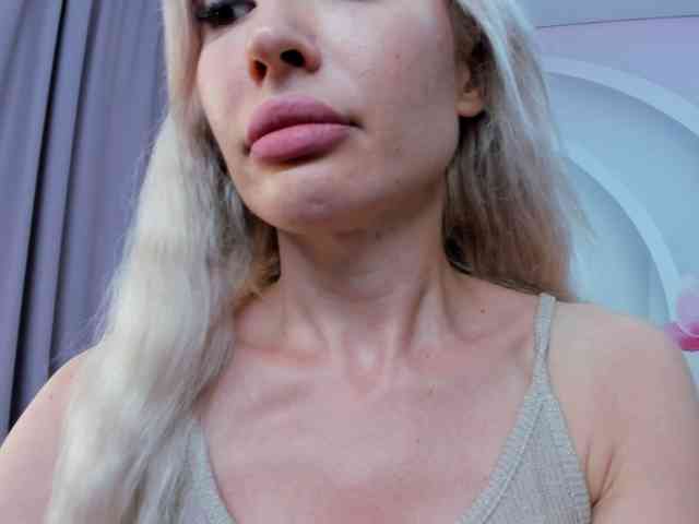 HottieSweetBritney webcam