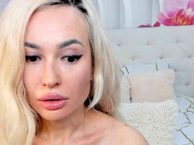 HottieBritney webcam