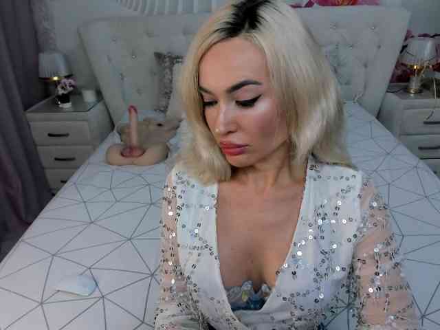 HottieBritney webcam