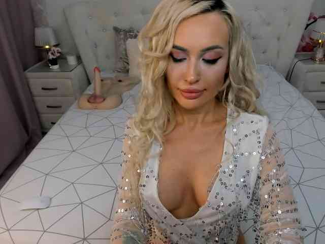 HottieBritney webcam