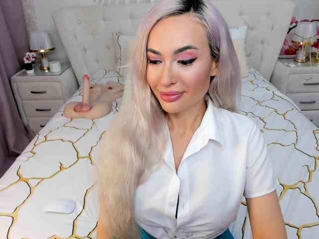 HottieBritney webcam