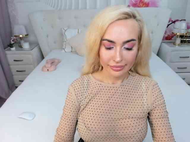 HottieSweetBritney webcam