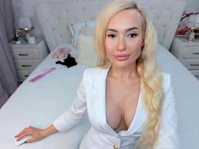 HottieSweetBritney webcam