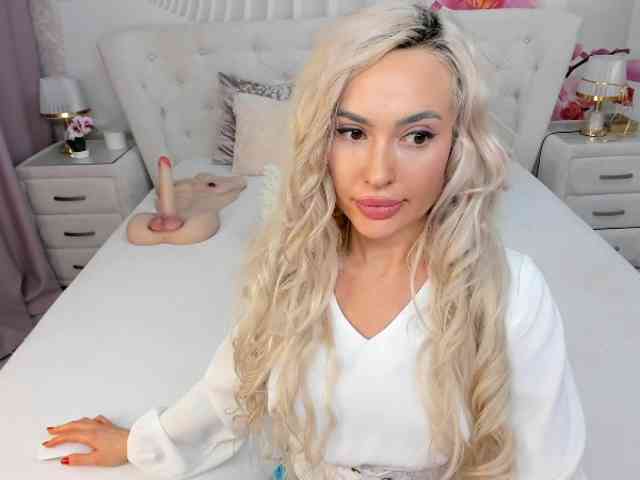 HottieBritney webcam