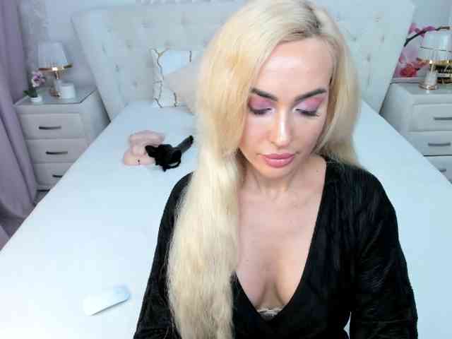 HottieSweetBritney webcam