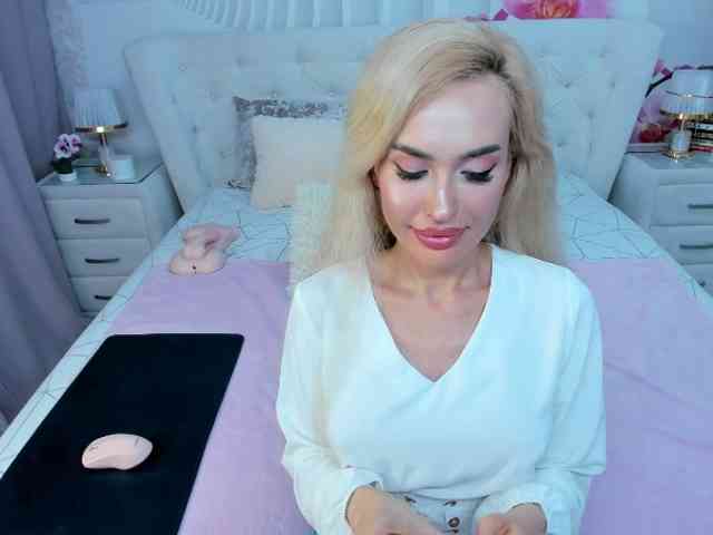 HottieSweetBritney webcam