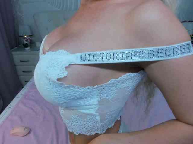 HottieSweetBritney webcam
