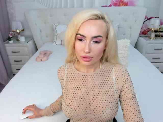 HottieSweetBritney webcam