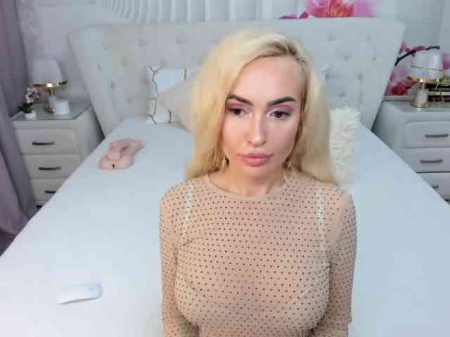 HottieSweetBritney webcam