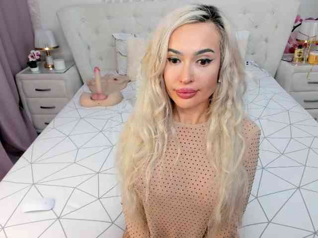 HottieBritney webcam